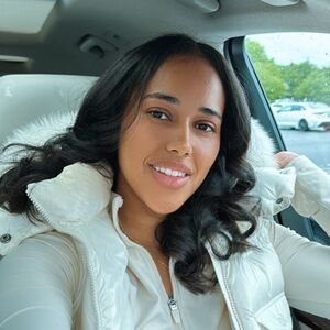 Meet your Posher, Naya